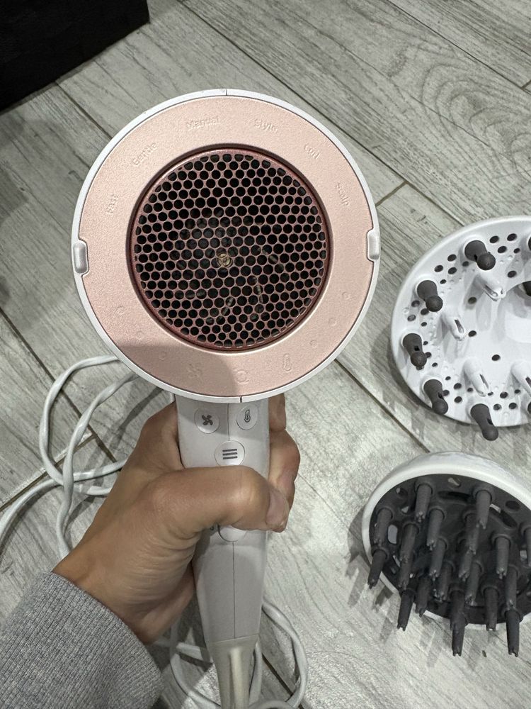 Suszarka do włosów Philips BHD827 SenseIQ