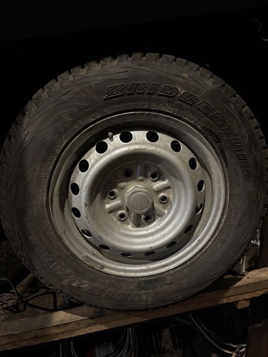 Продам диски з гумою Blizzak Bridgestone r16 215/70 Mitsubishi l200