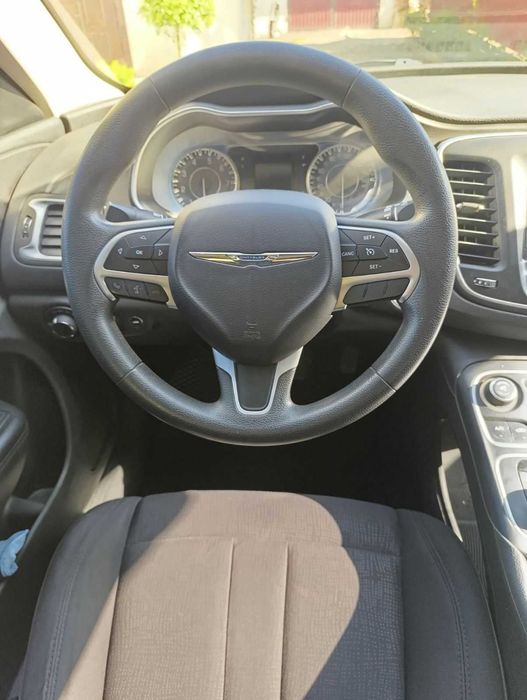 Авто  Chrysler 200