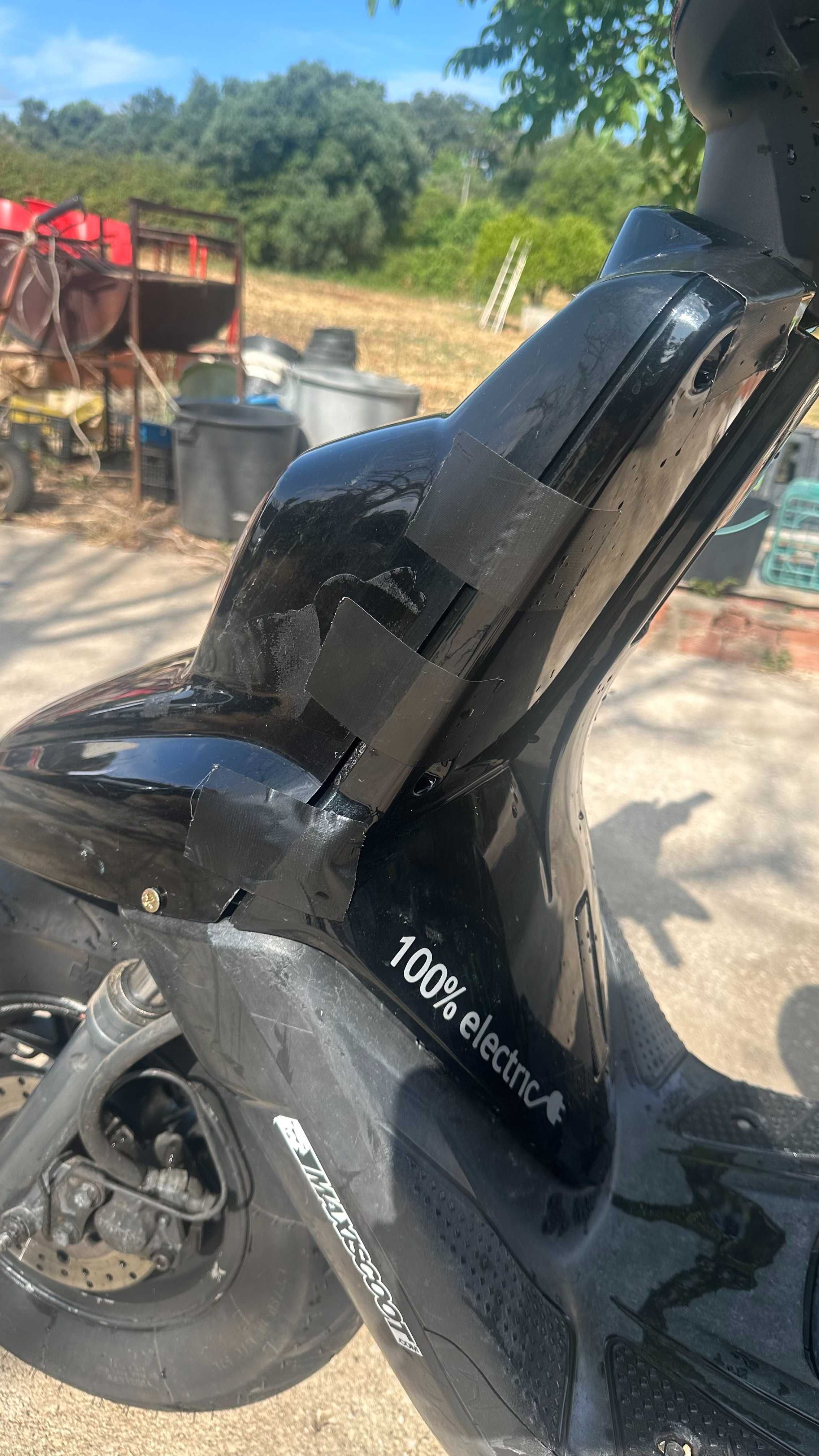 bws 50cc com estética de origem mas muito material