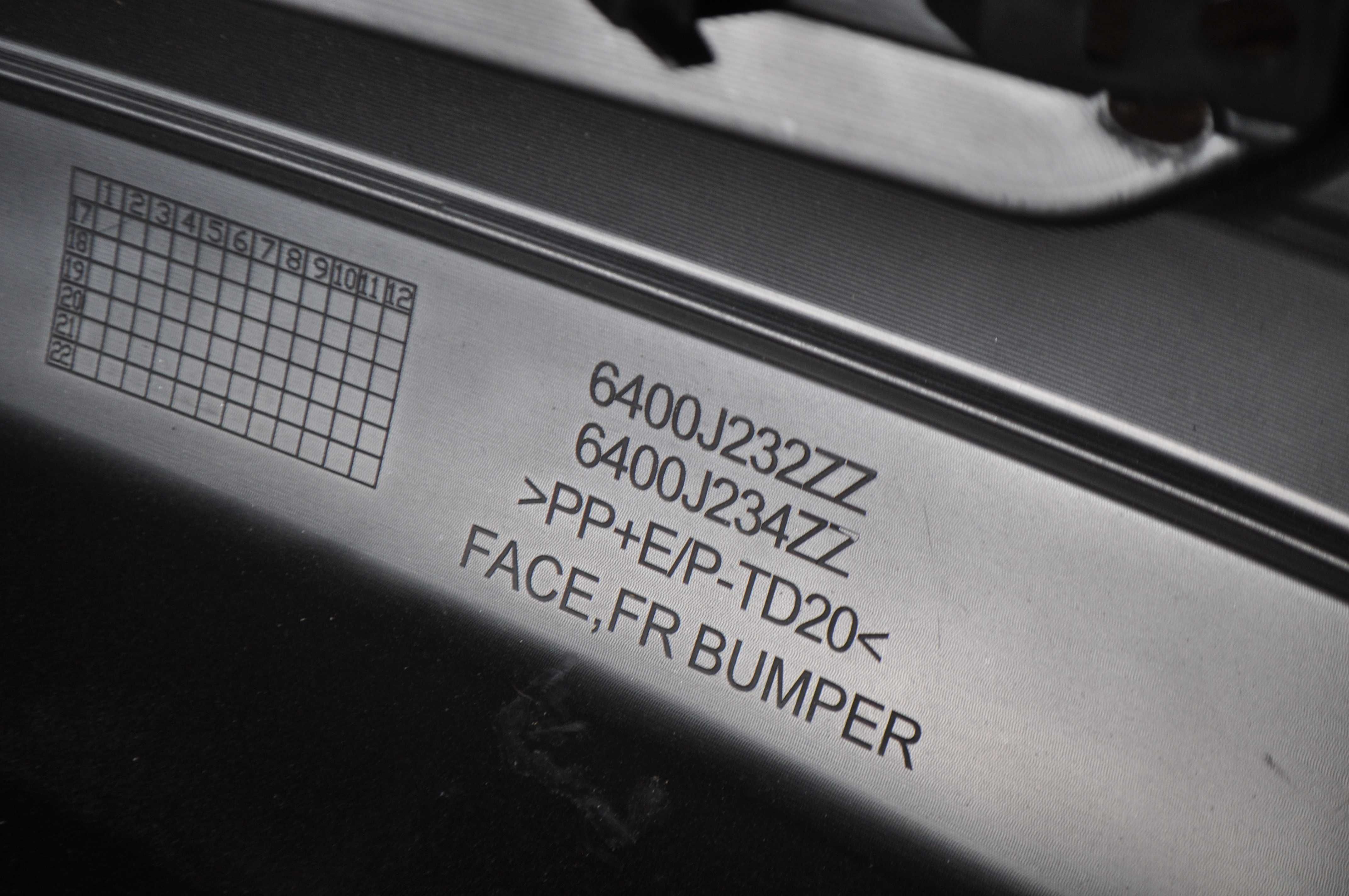 Бампер передний для Mitsubishi Eclipse Cross 17- новый 6400j232zz