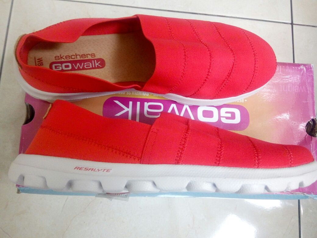 Слипоны Skechers.