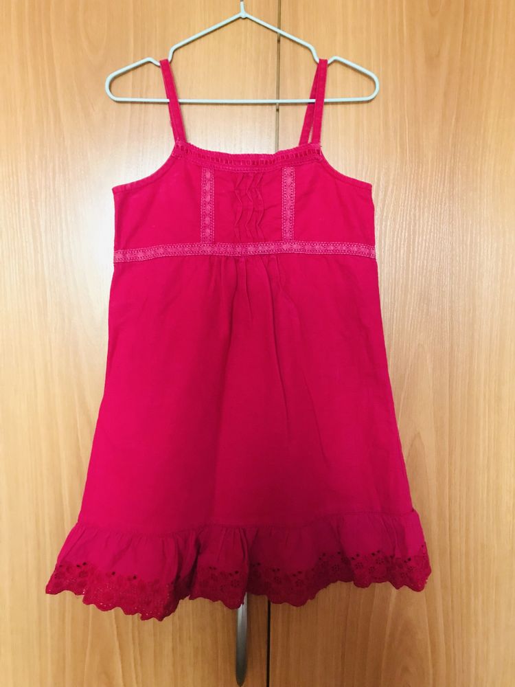 Летний красный сарафанчик для девочки (размер 104)