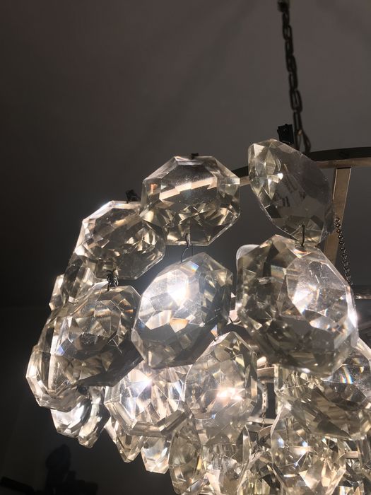 Candeeiro de Teto em vidro em forma de cristal