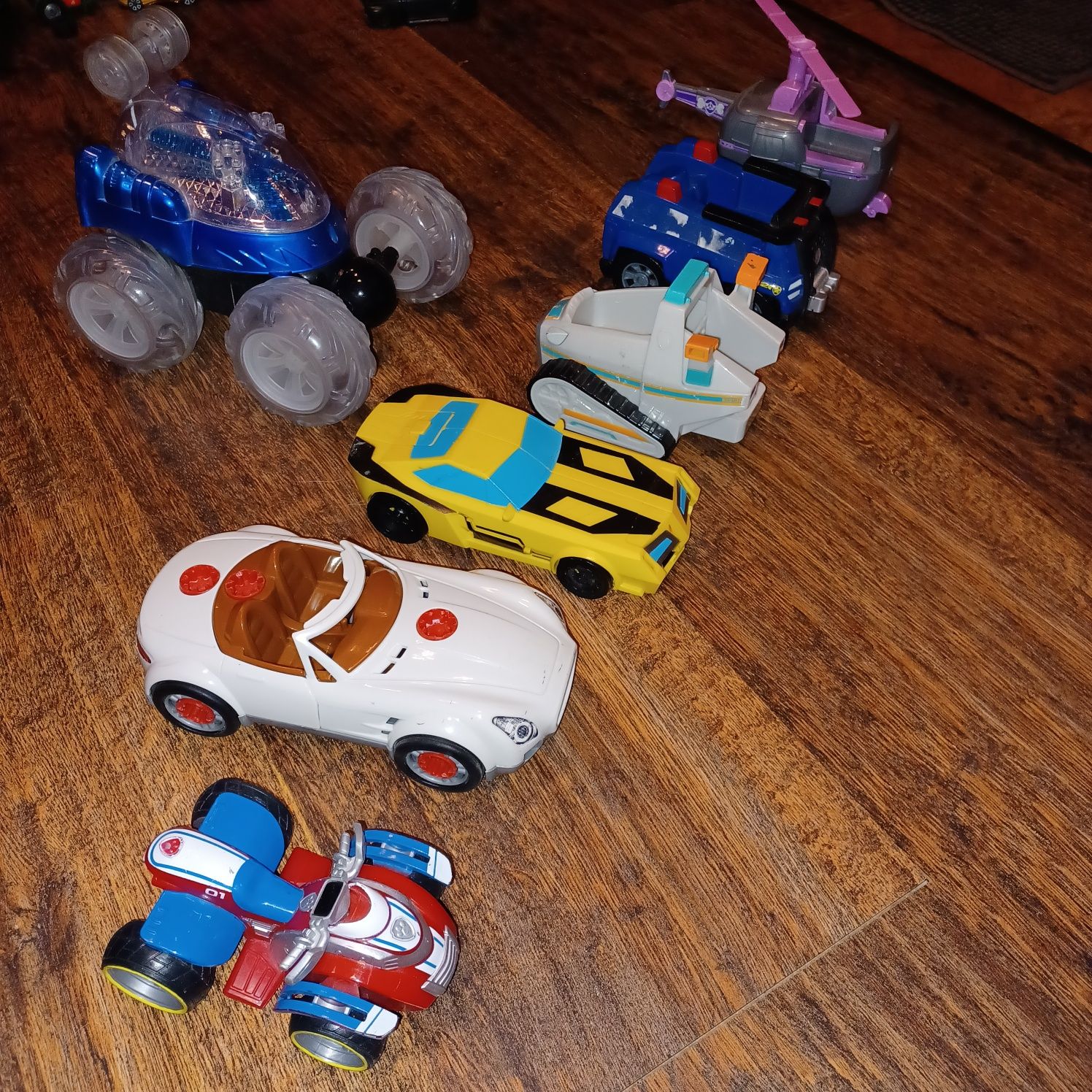 Zabawki samochody helikopter skuter