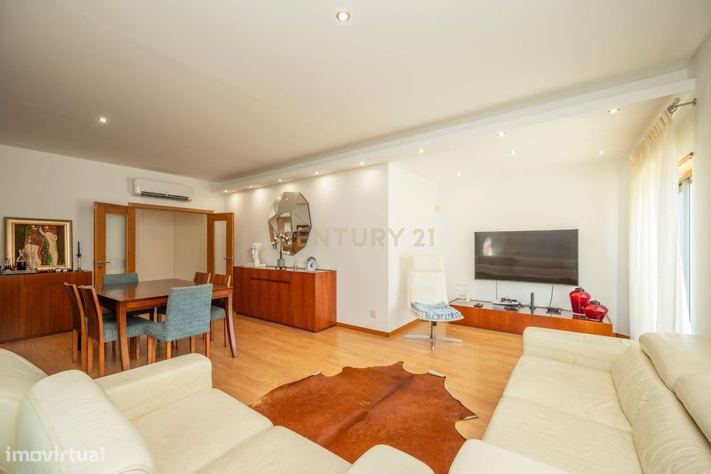 Apartamento T4 De Sonho Na Amora/ Seixal