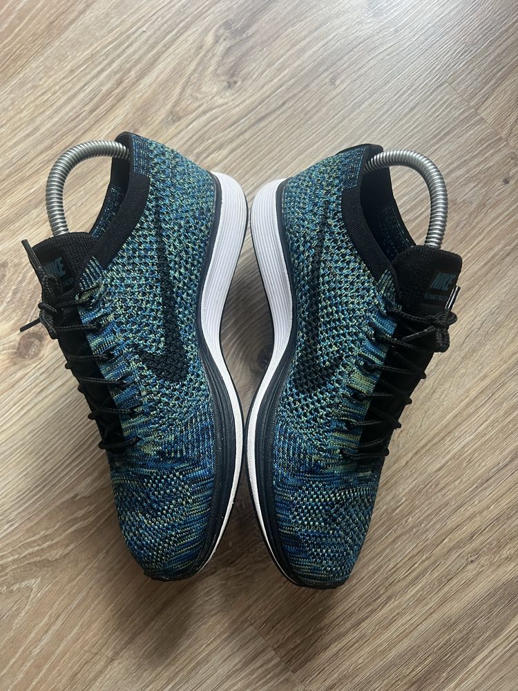 Чоловічі кроссівки Nike Flyknit Racer 40 розмір
