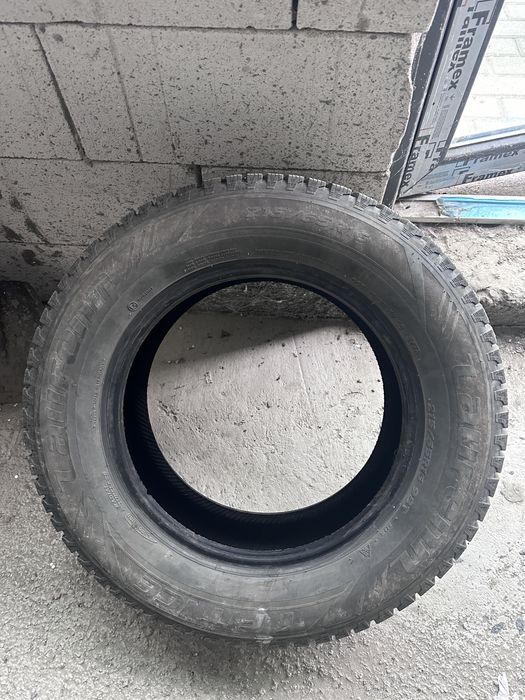 Зимова резина 215/65 R16