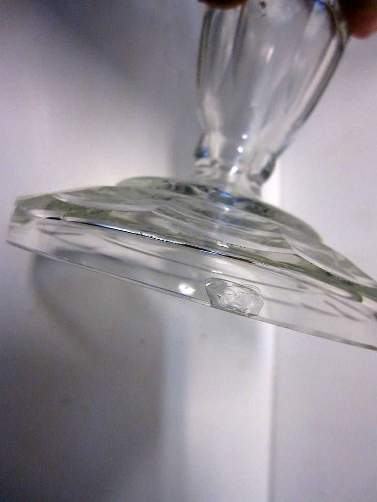 antiga taça de pé alto Arte Nova em cristal lapidado
