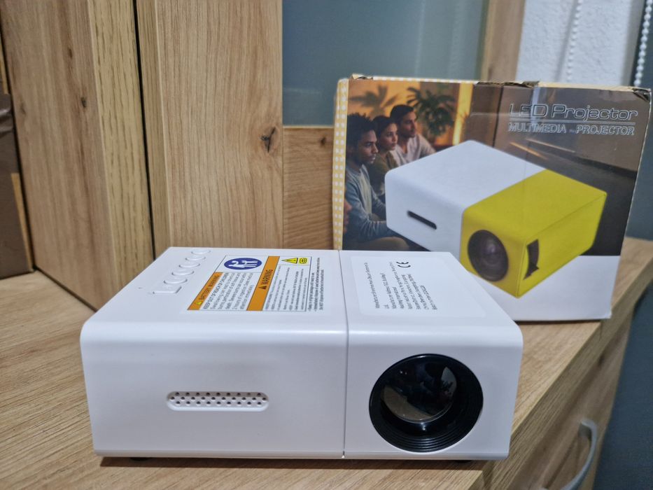 Projector portátil.  Novo