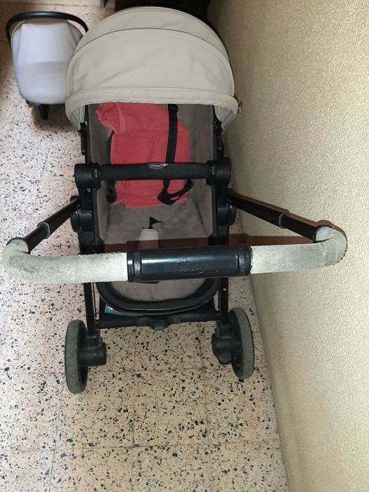 Vendo carrinho de bebe trio da chicco