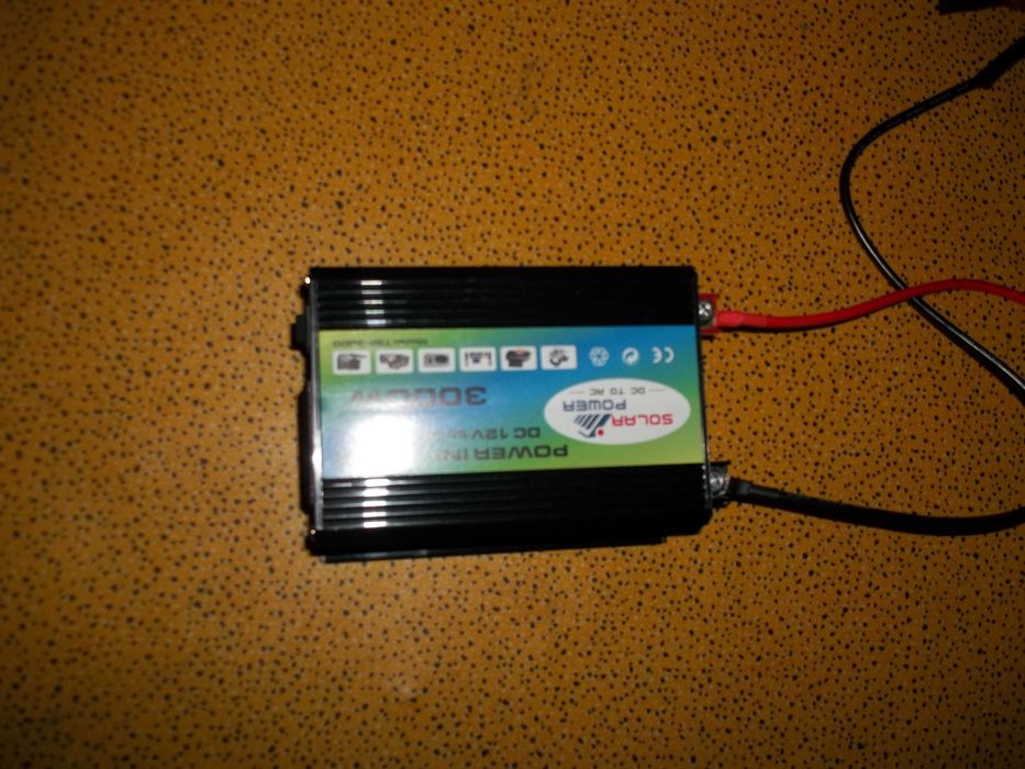 инвертер новый рабочий 220 вольт от АКБ