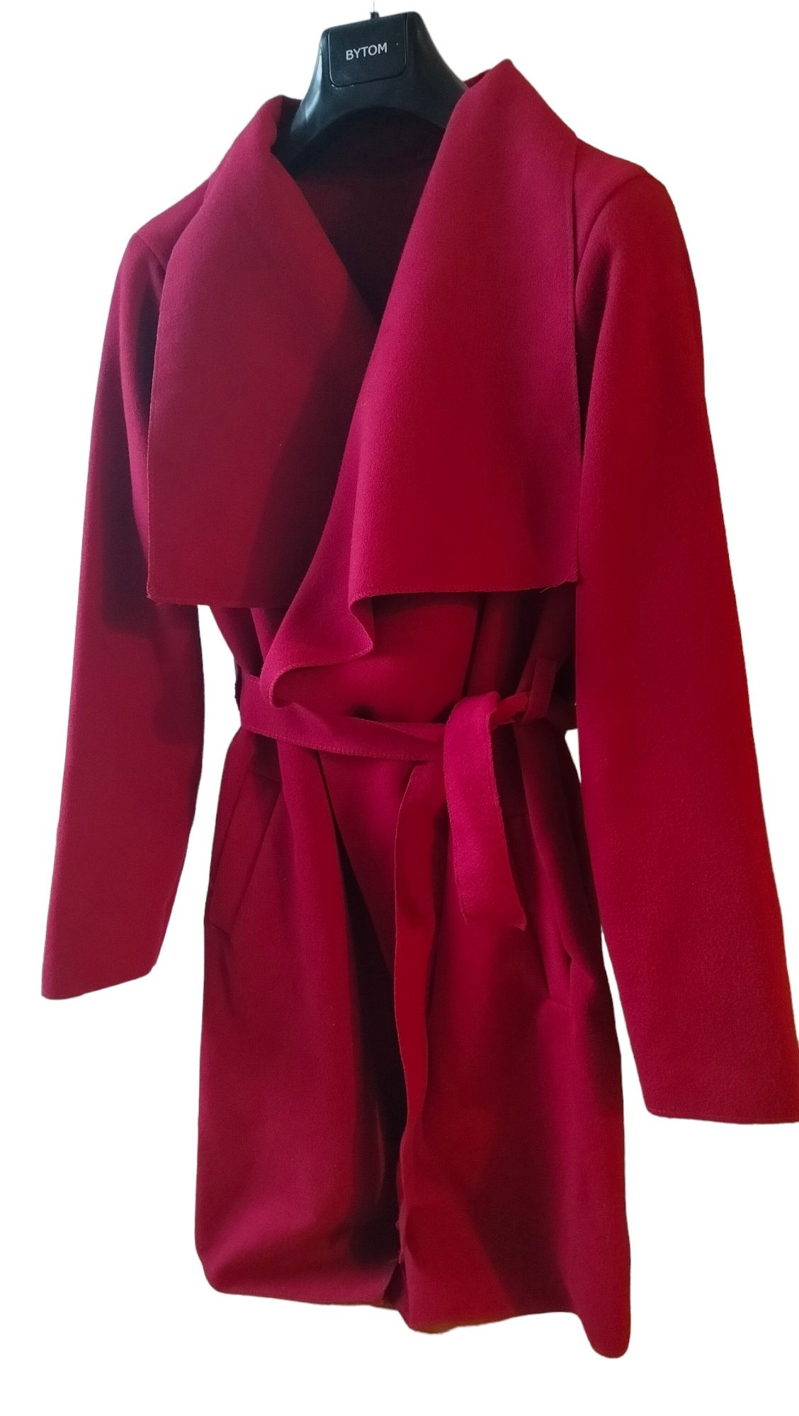 Minimalistyczny płaszcz damski ciemny czerwony