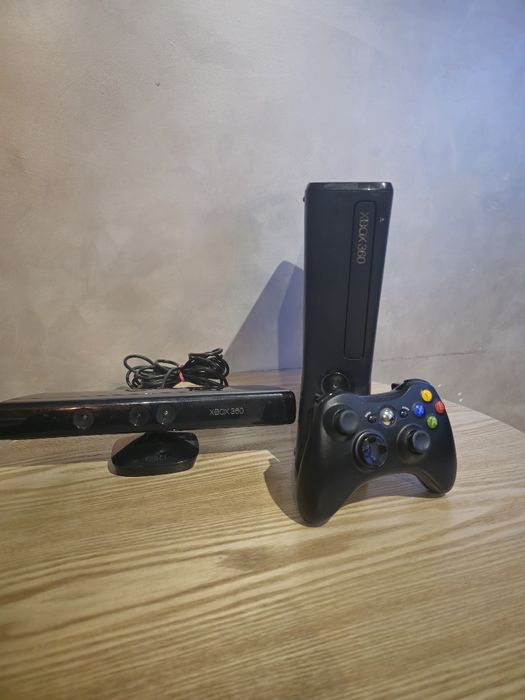 Xbox 360 500GB RGH Aurora, Kinect, Pad, Okablowanie