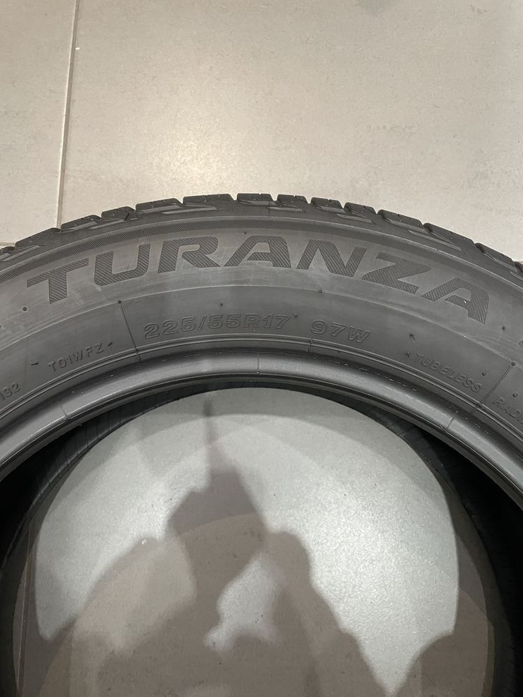 225/55 R17 Bridgestone Turanza T001