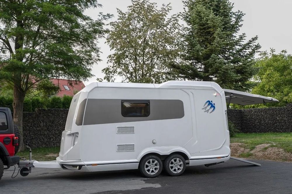 KNAUS DESEO 400  Przyczepa kempingowa KNAUS DESEO 400 – gotowa do podróży off-grid