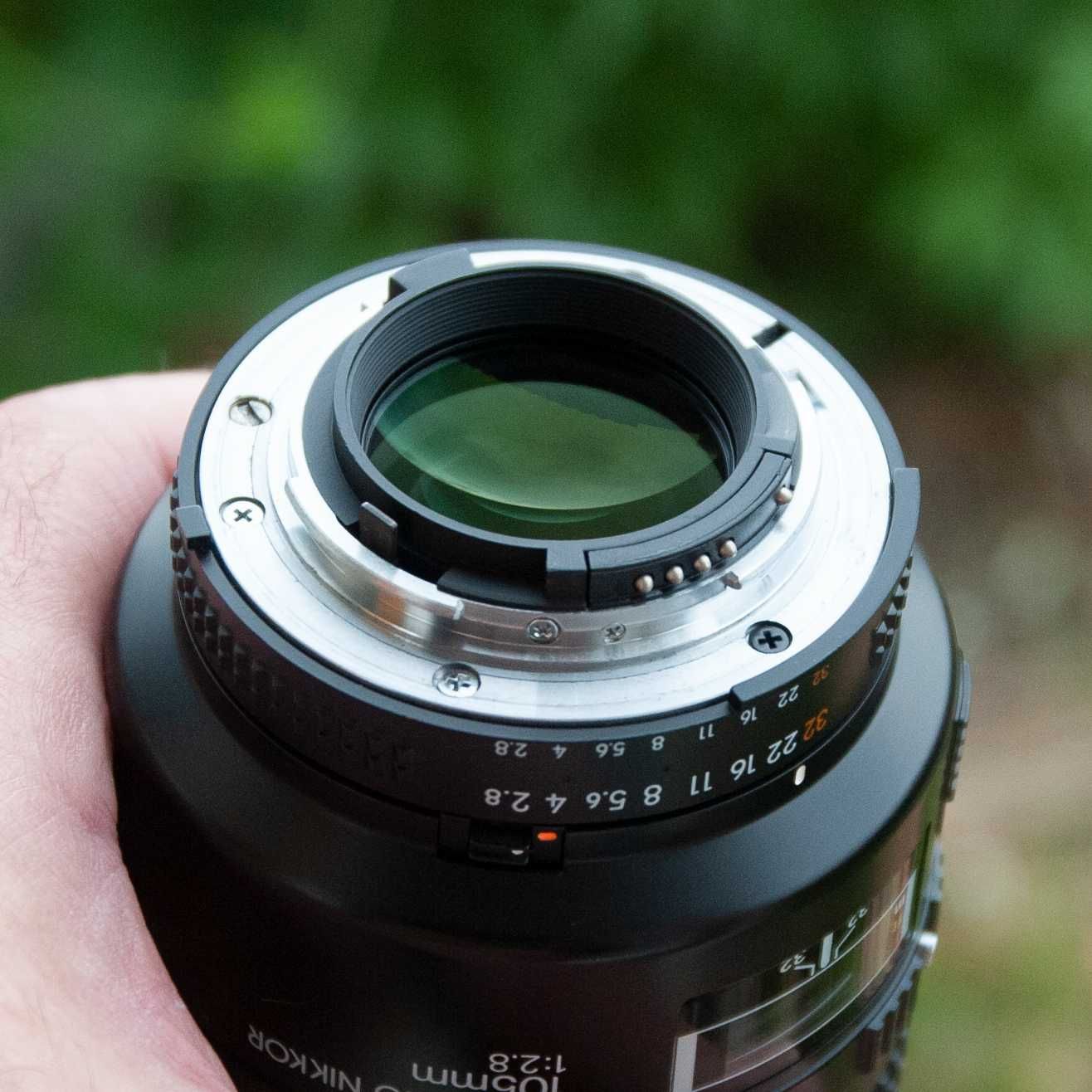 Nikon AF 105mm F2.8 D Micro-Nikkor