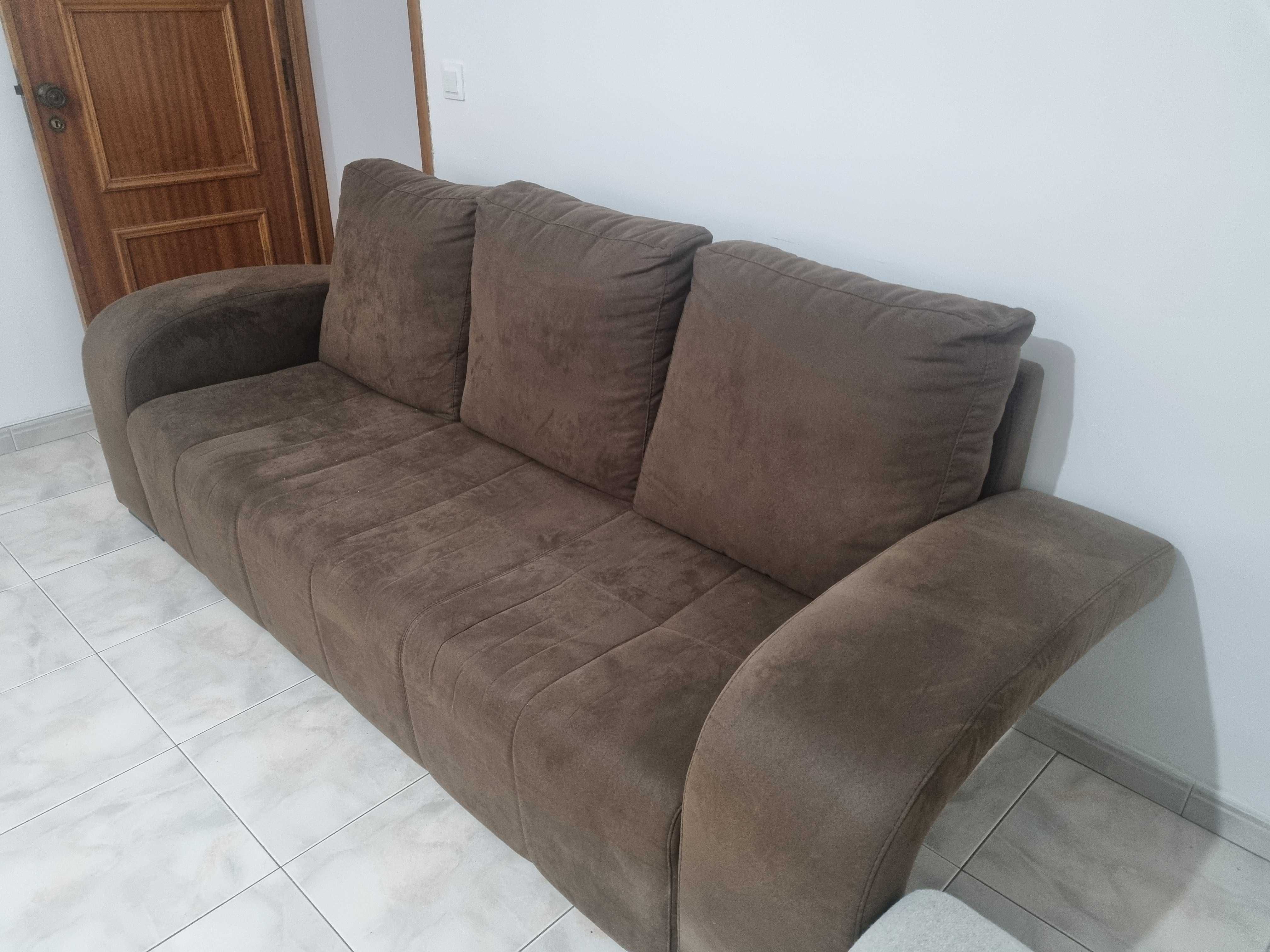 Sofá de 3 lugares. Marca OK Sofás.