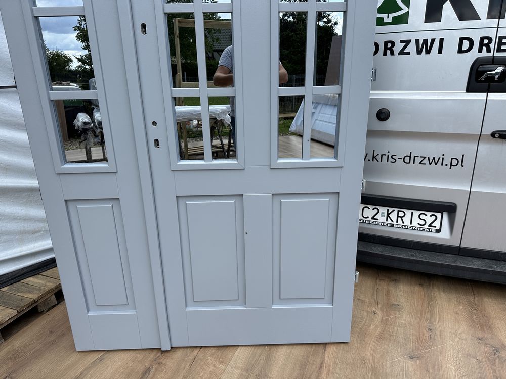 Drzwi zewnętrzne drewniane dwuskrzydłowe Montaż Czyste powietrze