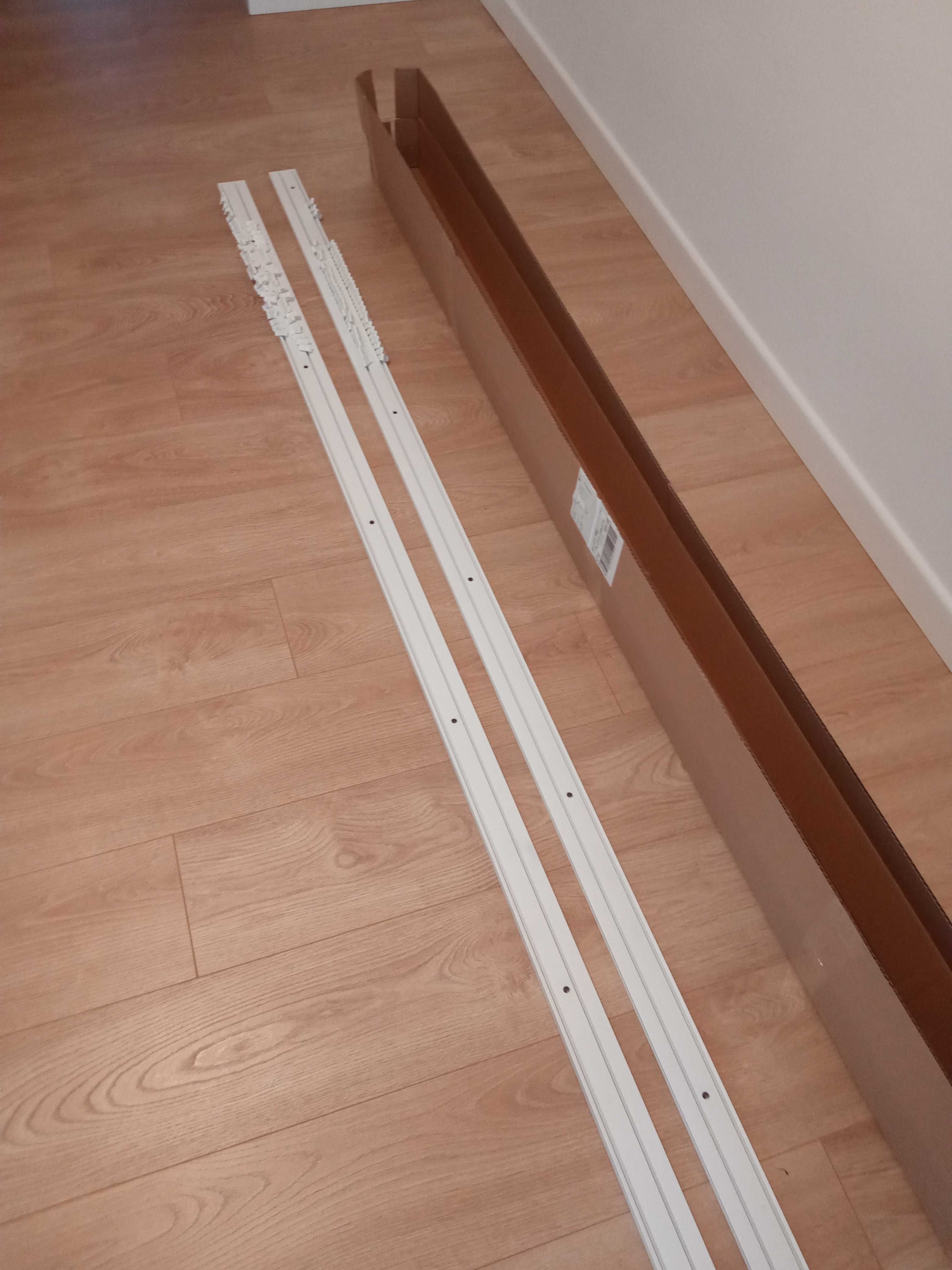 Karnisz plastikowy 2 x 2,5 m nowy.