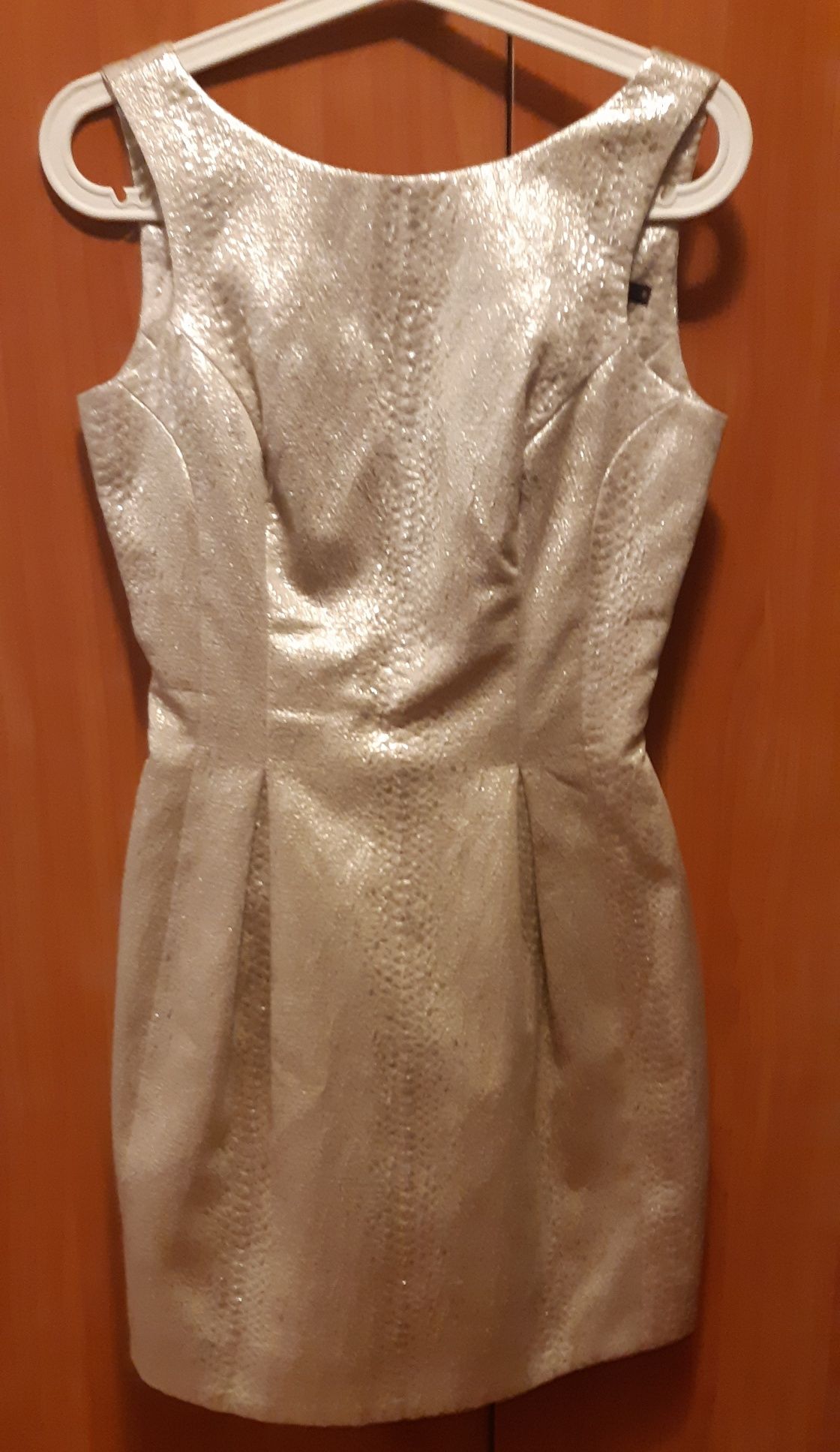 Piękna złoto/srebrna sukienka