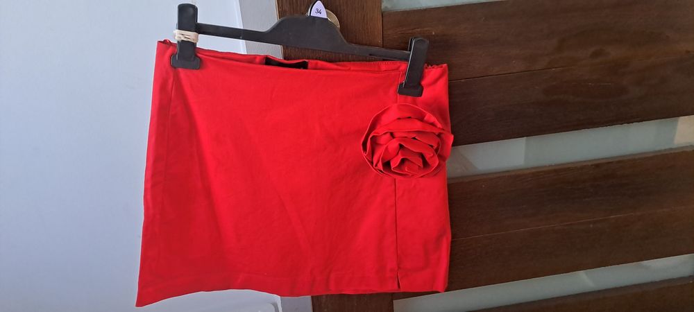 Spódniczka z ozdobna rożą