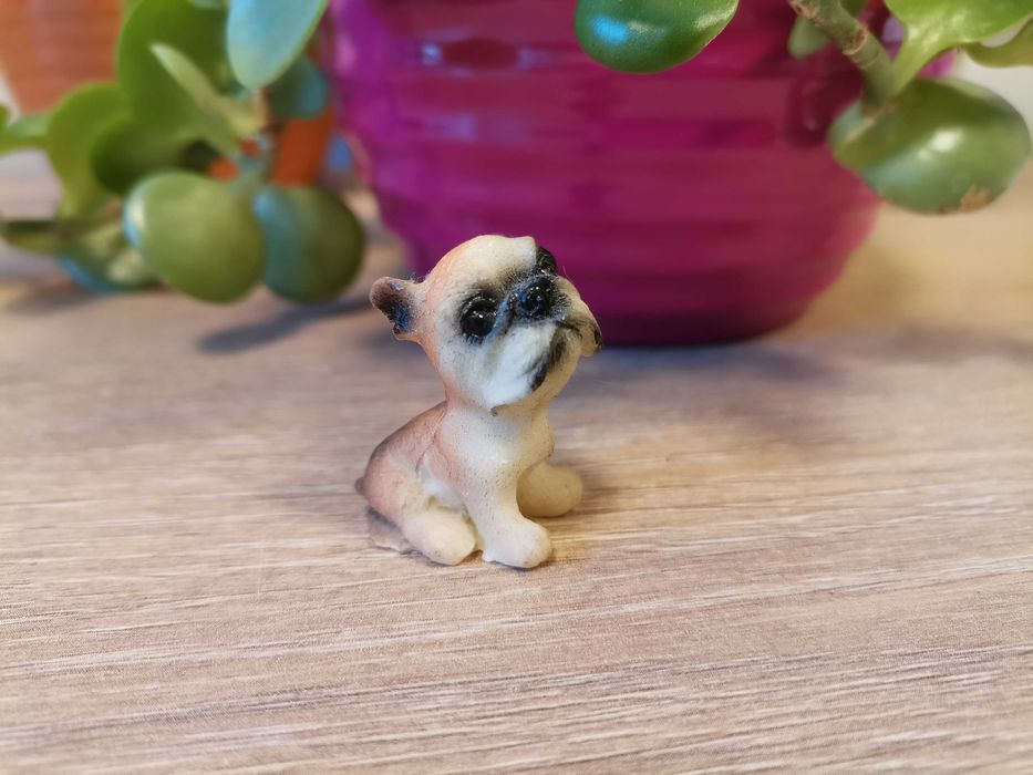 Mała ozdobna figurka - mops