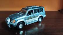 Model Toyota Land Cruiser Prado Tins Toys 1:35