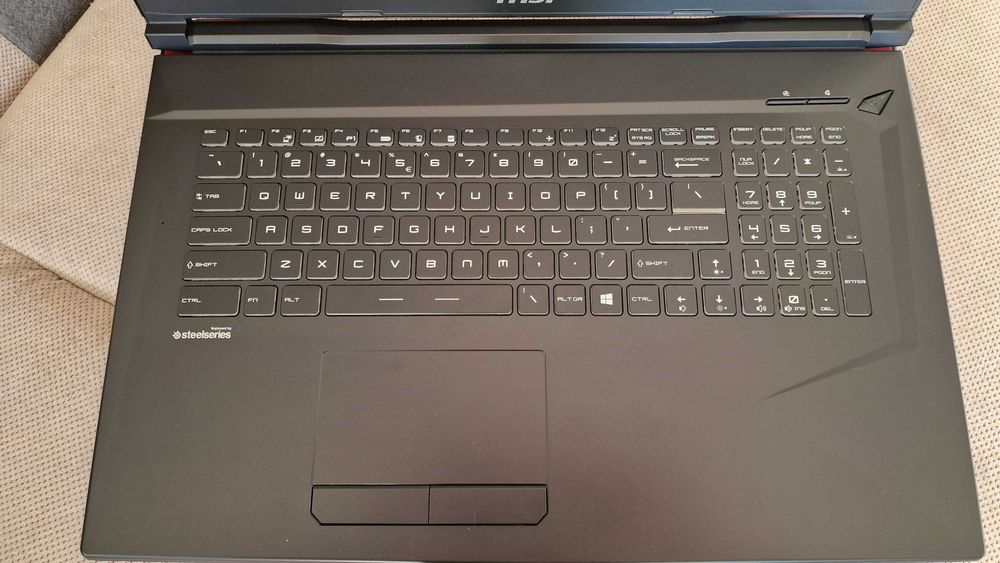 Laptop gamingowy MSI GP73 Leopard 8RE