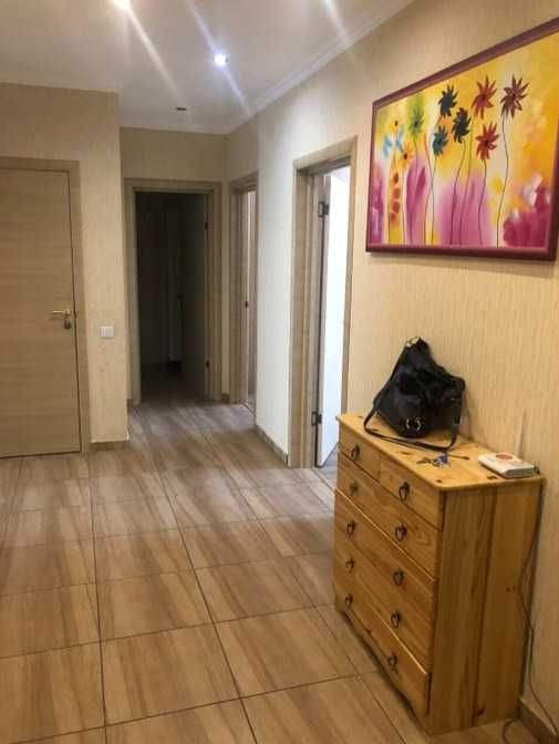 Здається в оренду простора 2-кімнатна квартира, вул. Туманяна, 3
