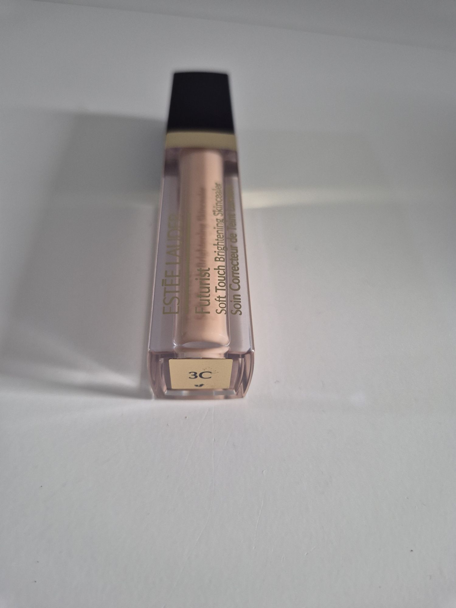 Estee Lauder Futurist korektor rozjaśniający do twarzy 3C