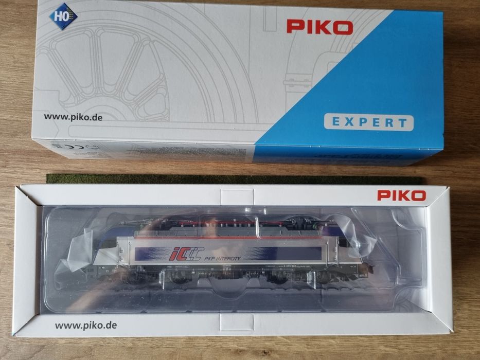 Piko 21615 - Lokomotywa Husarz Taurus PKP Intercity nie Roco