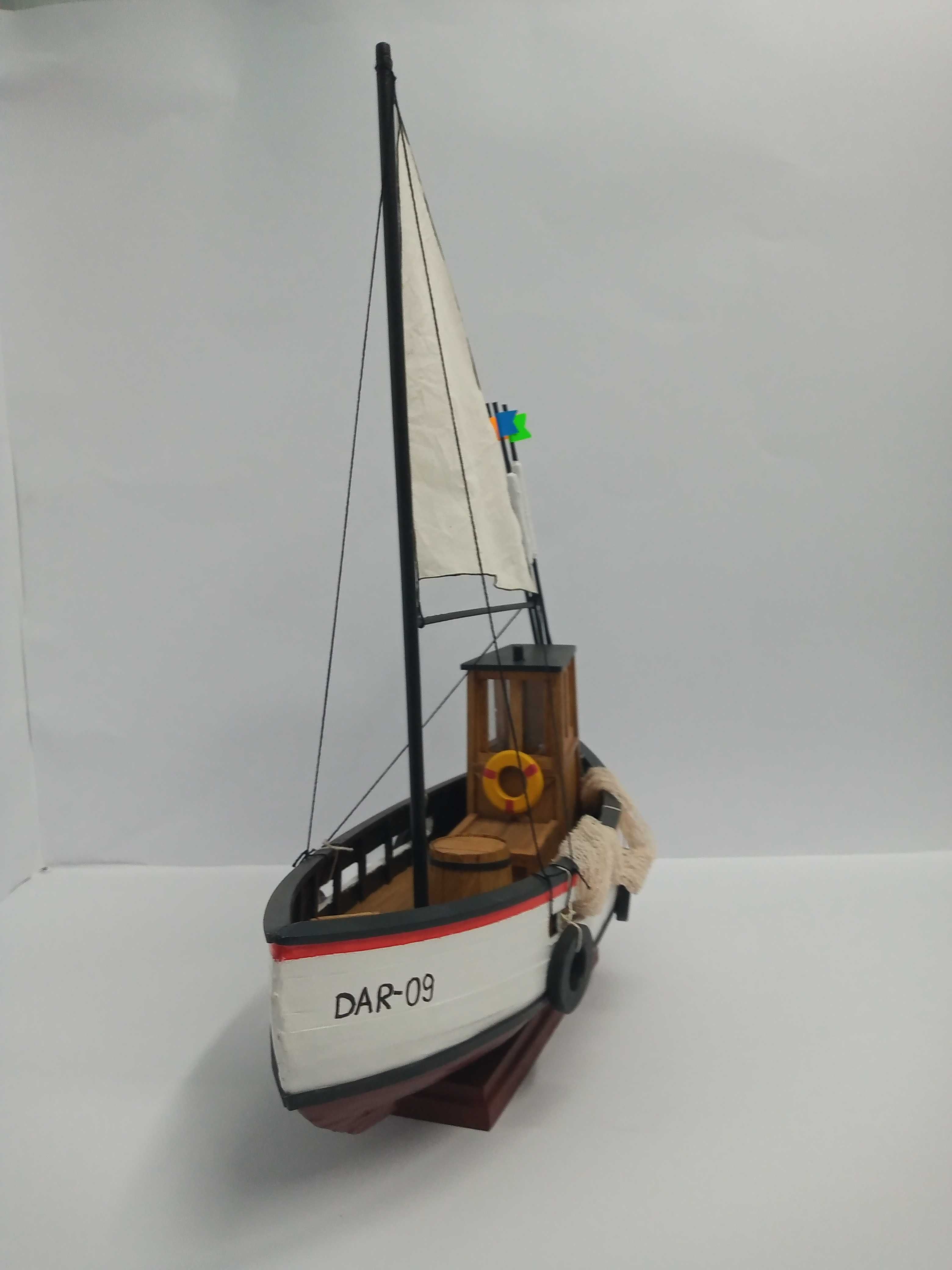 Ręcznie robiony model kutra rybackiego KUTER RYBACKI DAR-09