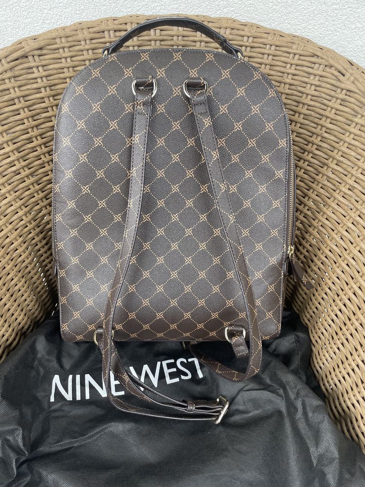 Nine West plecak monogram mieści A4 przegroda na laptopa