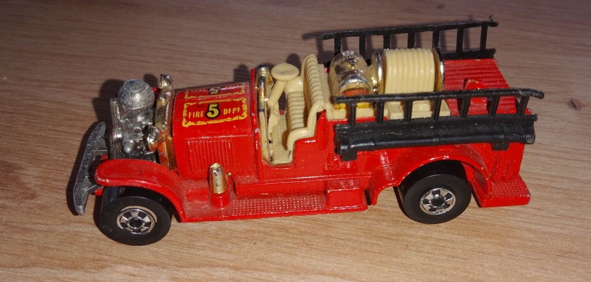 Vintage model Hot Wheels OlD number 5 z 1980 wóz strażacki