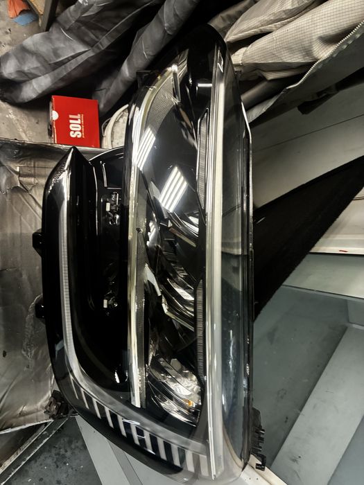 Farol esquerdo Megane 4 ful led de 2023