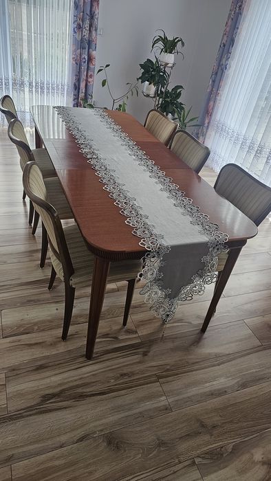 Stół drewniany zdobiony + 6 krzeseł