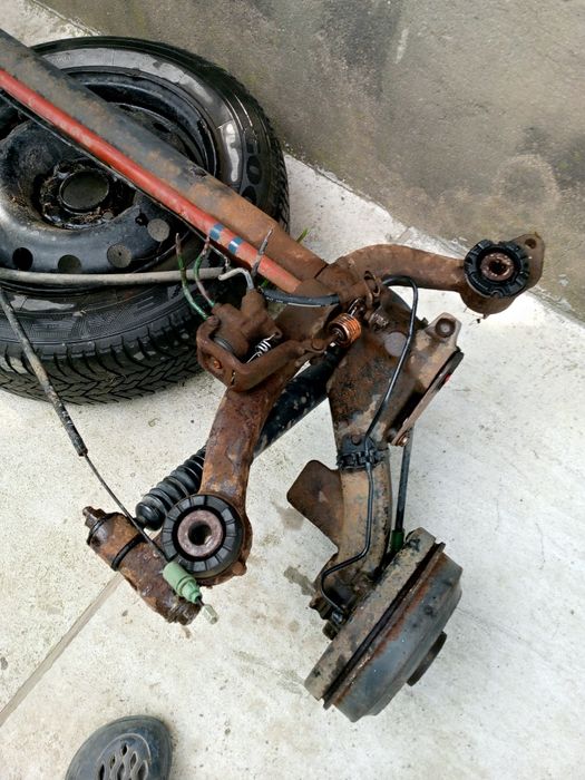 Продам задню балку на Пежо 206