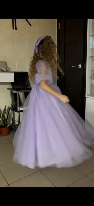 Продам гарну сукню для дівчинки !