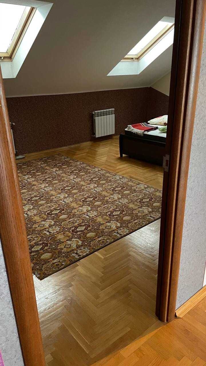 Продається 2-х рівнева квартира, 5 кімнат, р-н лікарні, м. Трускавець!