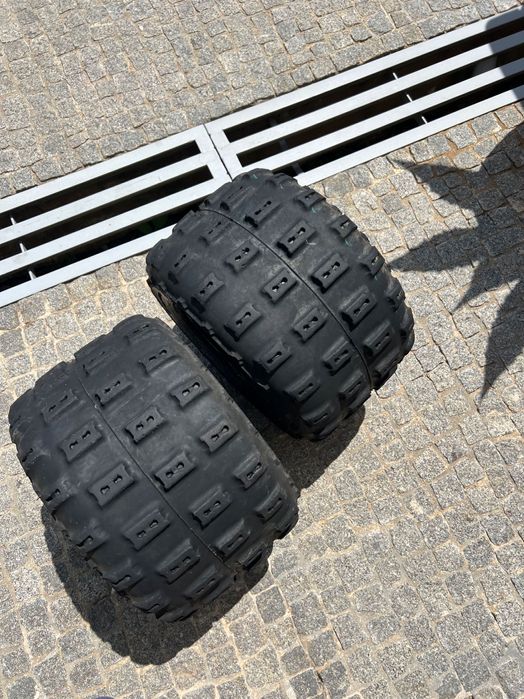 Pneus Dunlop origem Suzuki Ltr