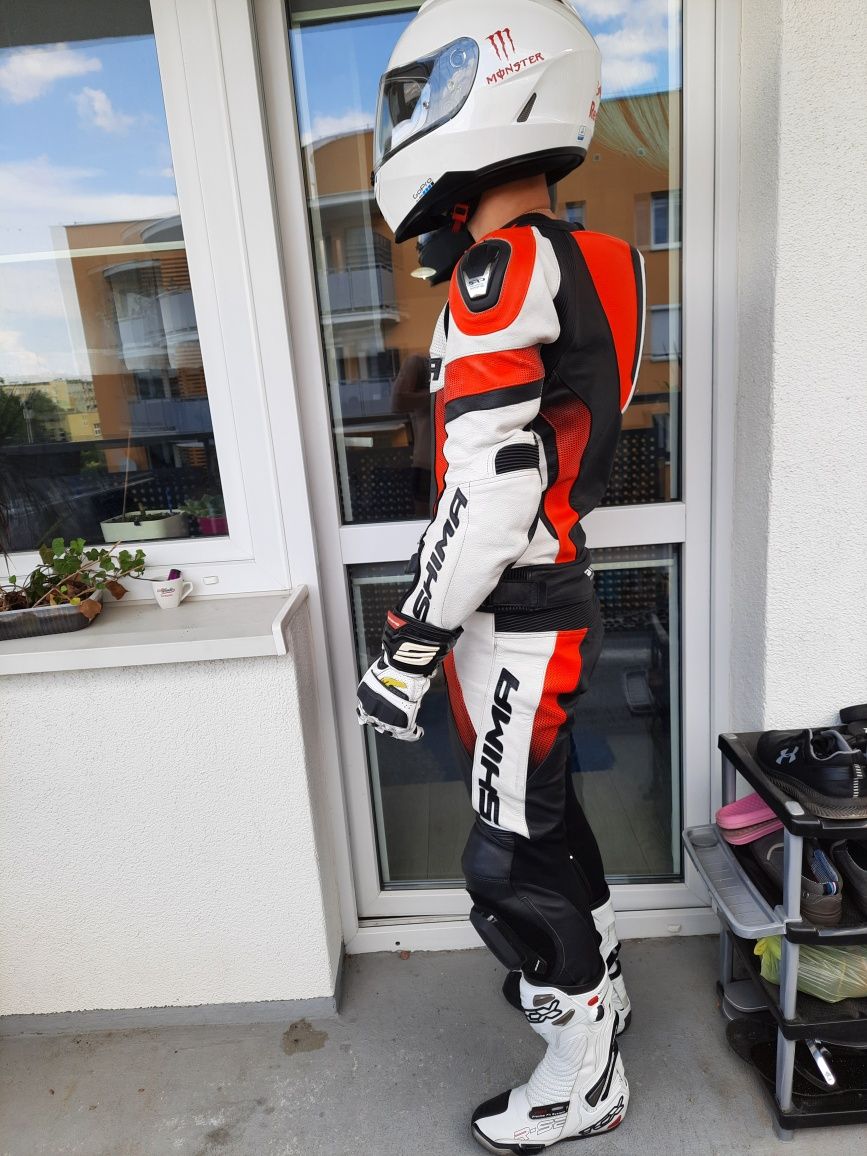 Dwa zestawy kompletów motocyklowych