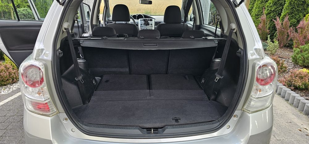 Toyota Verso 2011 r.  7 osób 2.2 DCAT