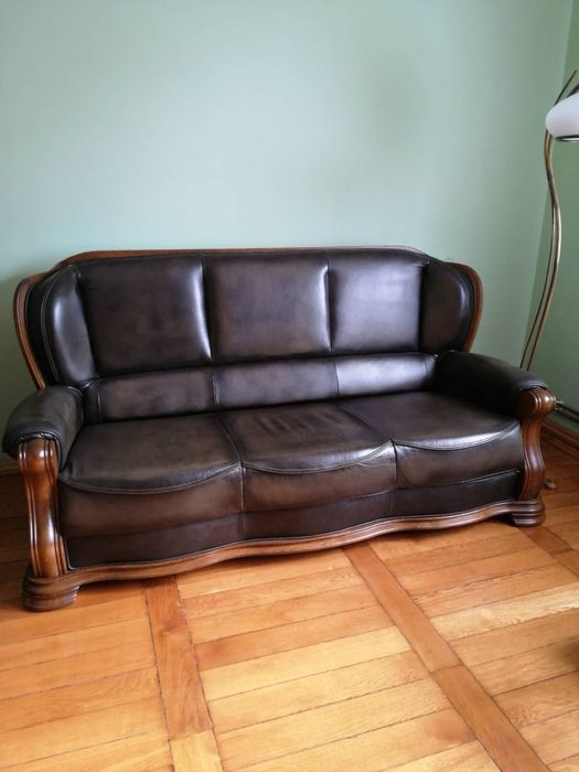 Kanapa, stolik i krzesło