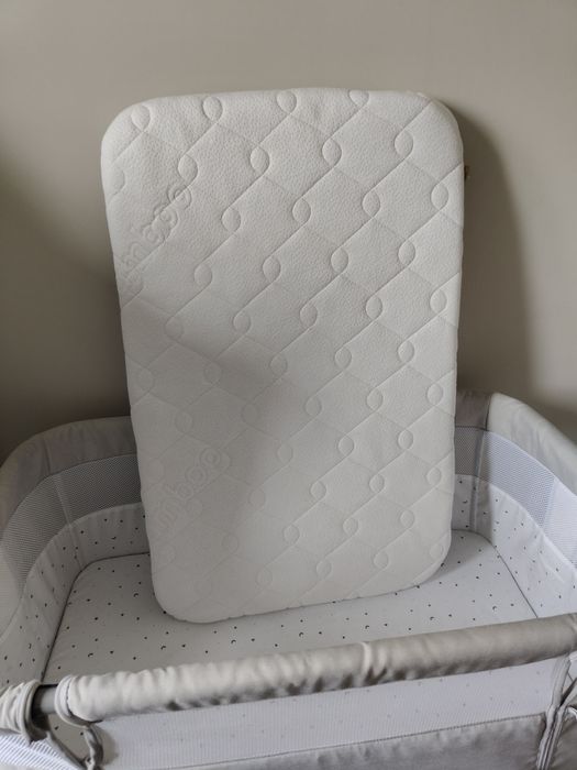 Łóżeczko Momi Revo kolor jasnoszary w komplecie z materacem manufaktur