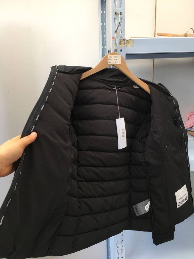 Куртка жіноча з капюшоном Guess