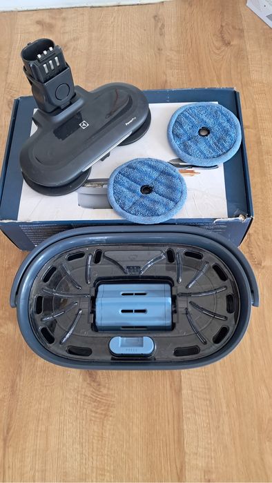 Stacja myjąca Electrolux ze szczotką mopującą