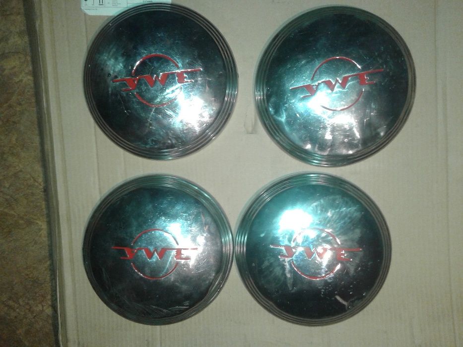 Продам резину Москвича-401,402,403,407 на 15" и на 16", диски, колпаки