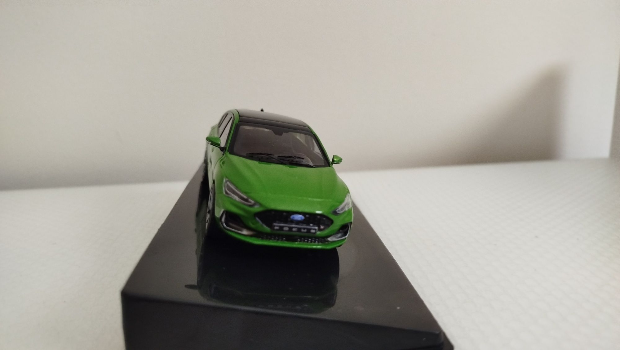 Miniatura Ford Focus ST 1/43 Nova