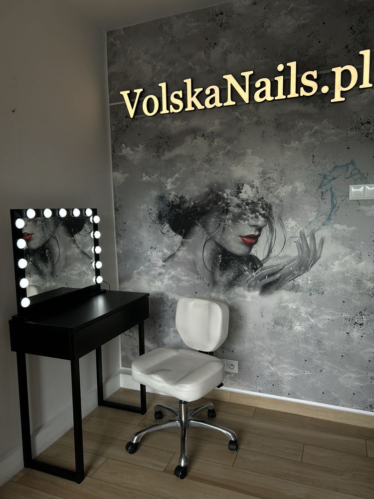 Toaletkę do makijażu